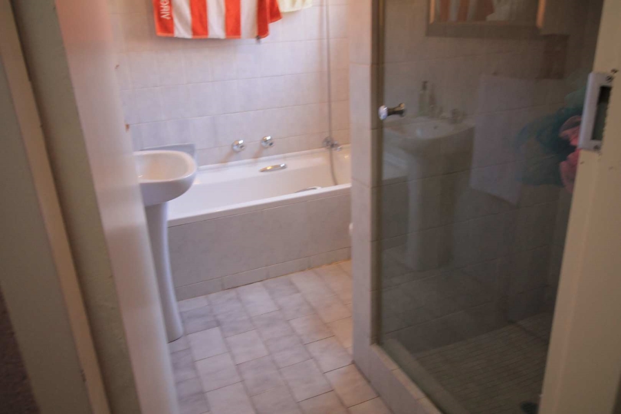 2 Bedroom Property for Sale in Corlett Gardens Gauteng