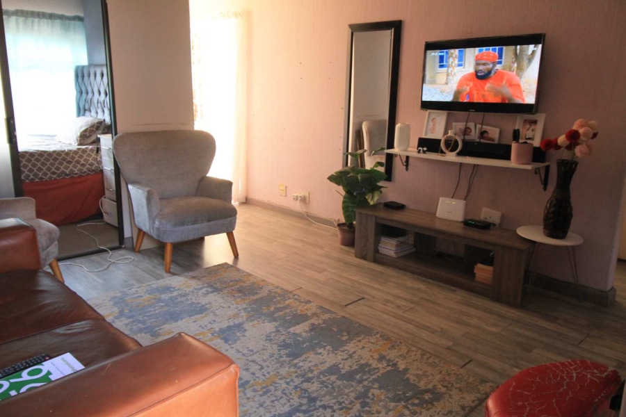 2 Bedroom Property for Sale in Corlett Gardens Gauteng