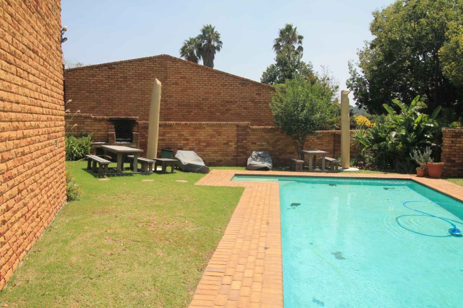2 Bedroom Property for Sale in Corlett Gardens Gauteng