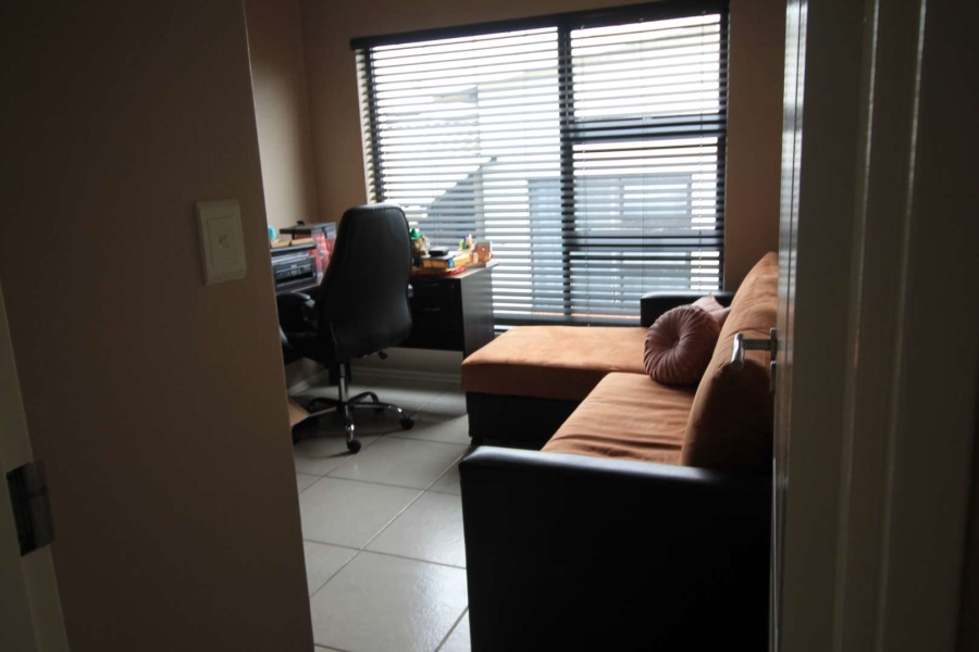 2 Bedroom Property for Sale in Greenstone Hill Gauteng