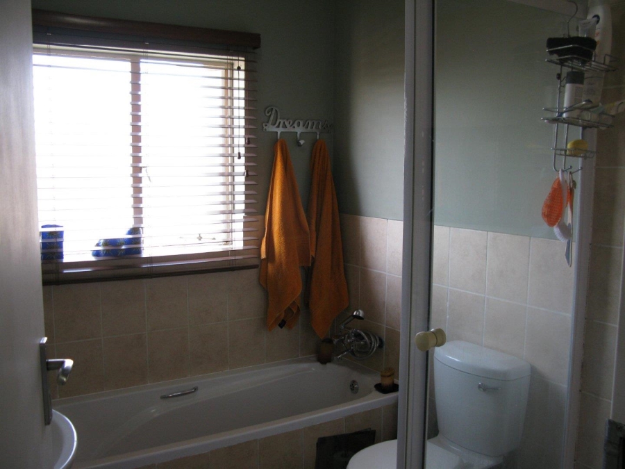 To Let 2 Bedroom Property for Rent in Noordhang Gauteng