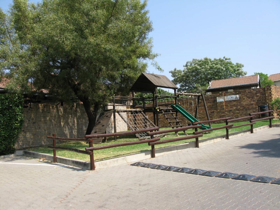 To Let 2 Bedroom Property for Rent in Noordhang Gauteng