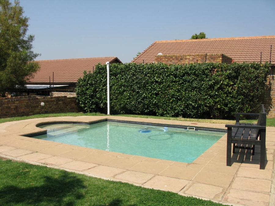 To Let 2 Bedroom Property for Rent in Noordhang Gauteng