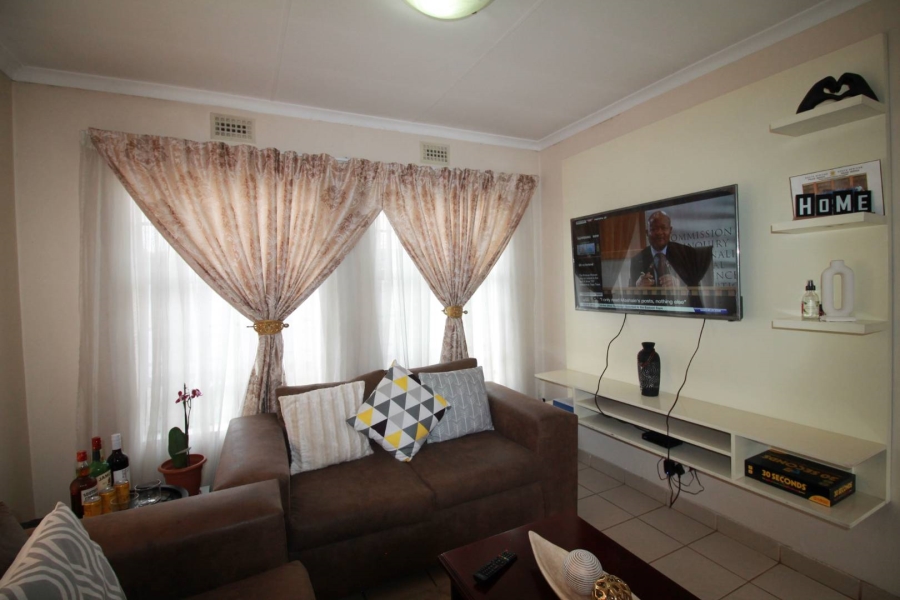 3 Bedroom Property for Sale in Clayville Gauteng