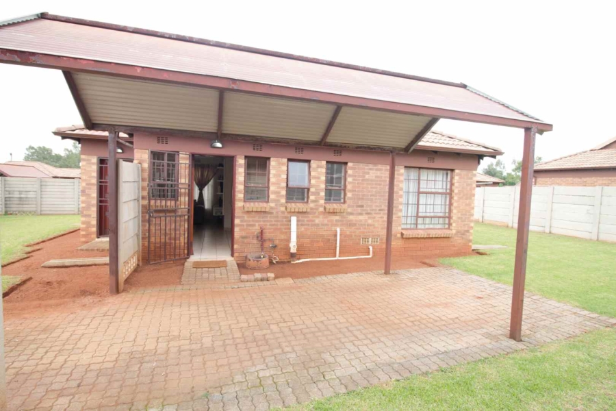 3 Bedroom Property for Sale in Clayville Gauteng