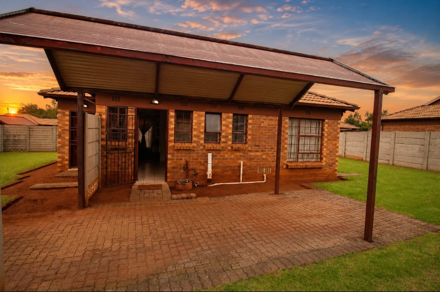 3 Bedroom Property for Sale in Clayville Gauteng
