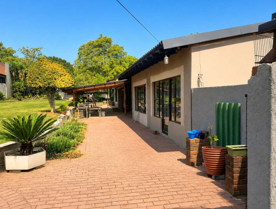3 Bedroom Property for Sale in Lombardy East Gauteng