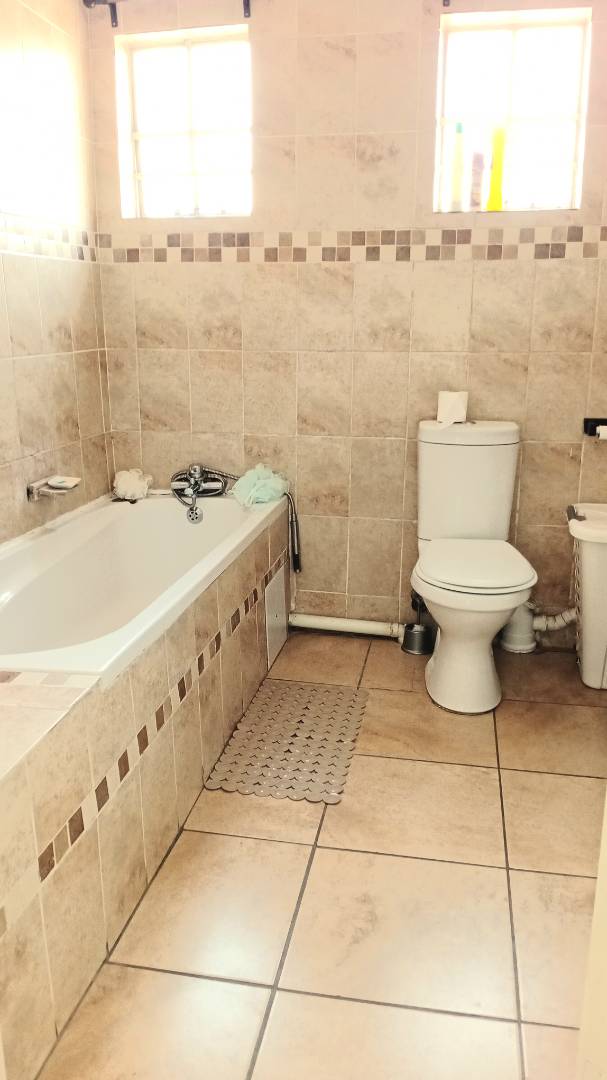 3 Bedroom Property for Sale in Corlett Gardens Gauteng