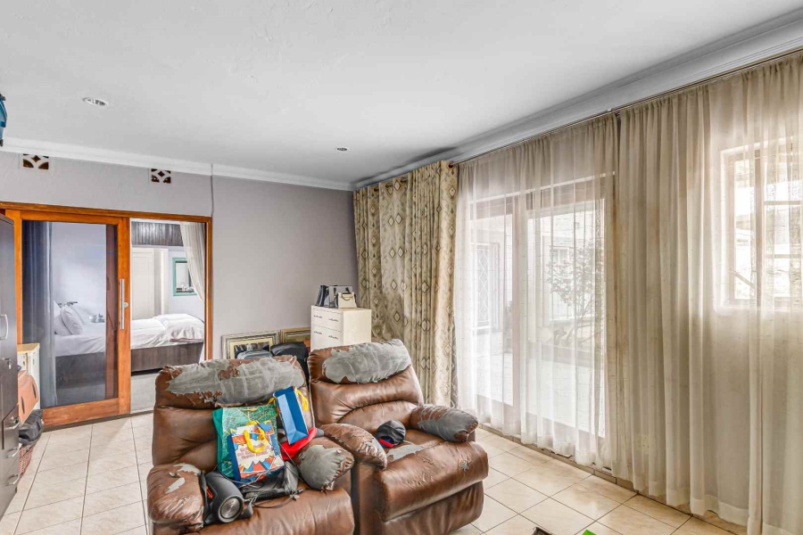 6 Bedroom Property for Sale in Kew Gauteng