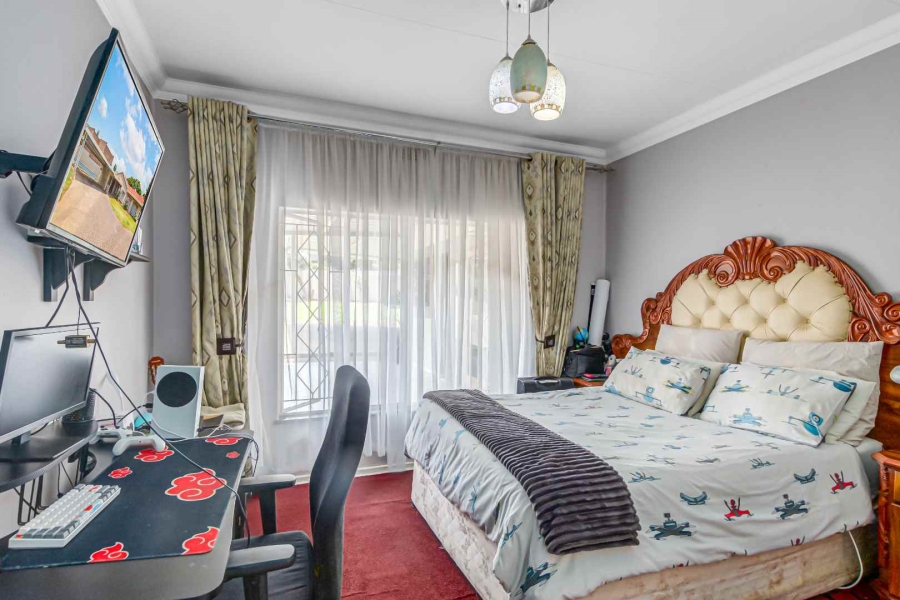 6 Bedroom Property for Sale in Kew Gauteng