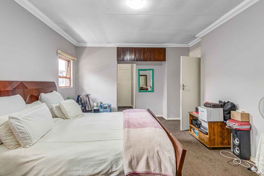 6 Bedroom Property for Sale in Kew Gauteng