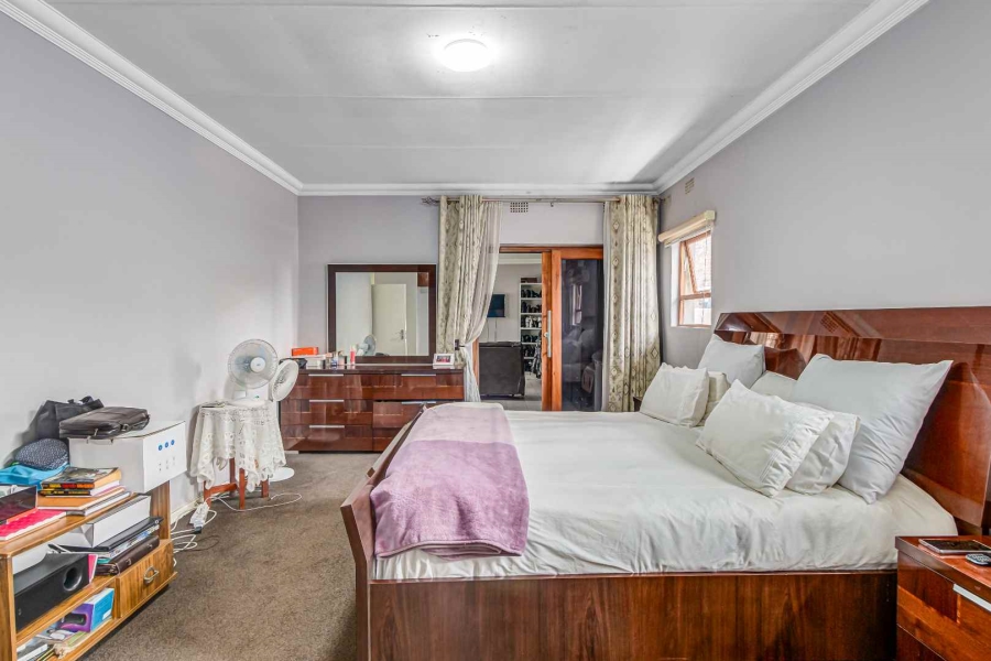 6 Bedroom Property for Sale in Kew Gauteng