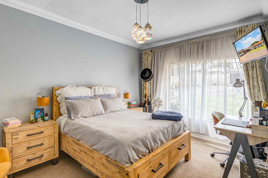 6 Bedroom Property for Sale in Kew Gauteng