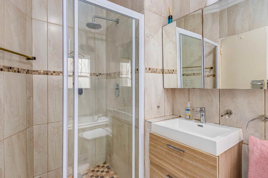 6 Bedroom Property for Sale in Kew Gauteng