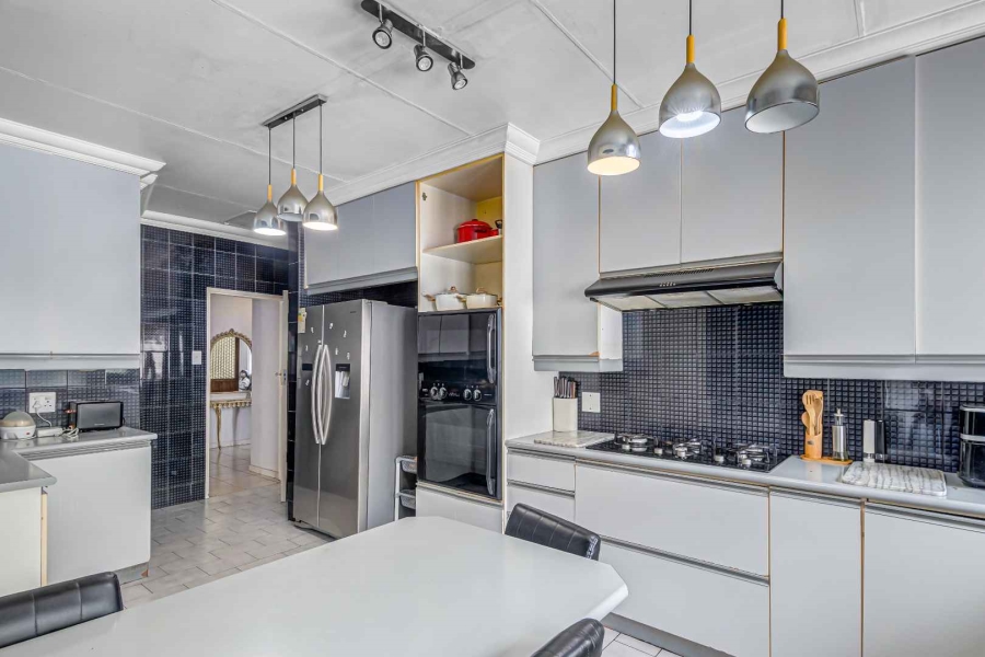 6 Bedroom Property for Sale in Kew Gauteng