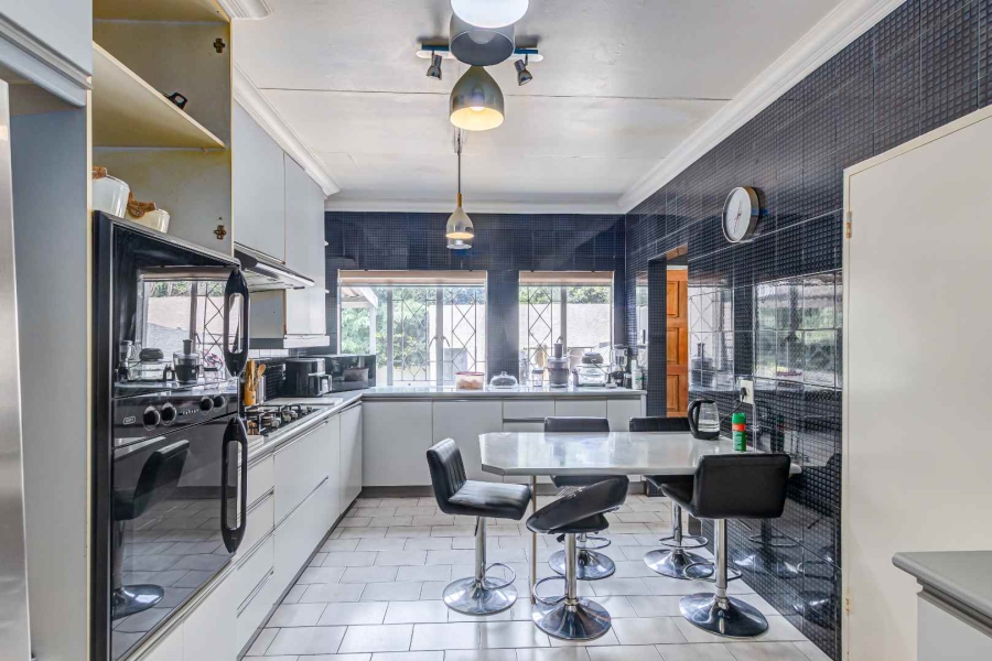 6 Bedroom Property for Sale in Kew Gauteng