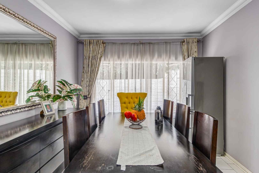 6 Bedroom Property for Sale in Kew Gauteng