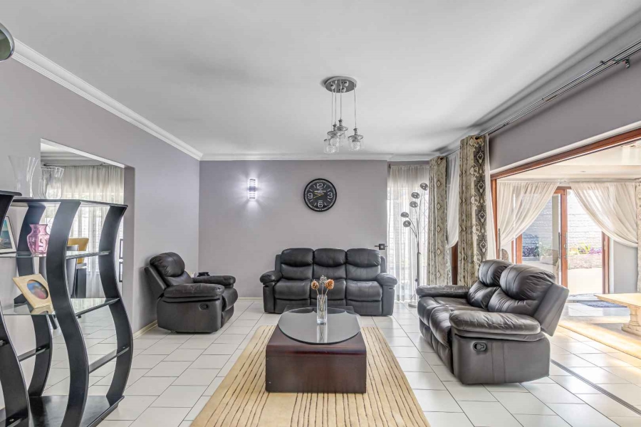 6 Bedroom Property for Sale in Kew Gauteng