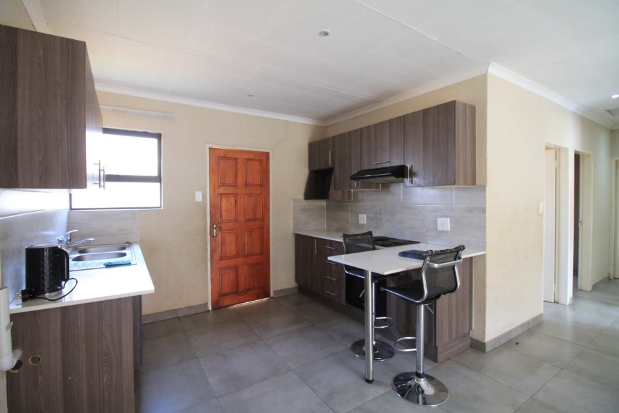 3 Bedroom Property for Sale in Clayville Gauteng