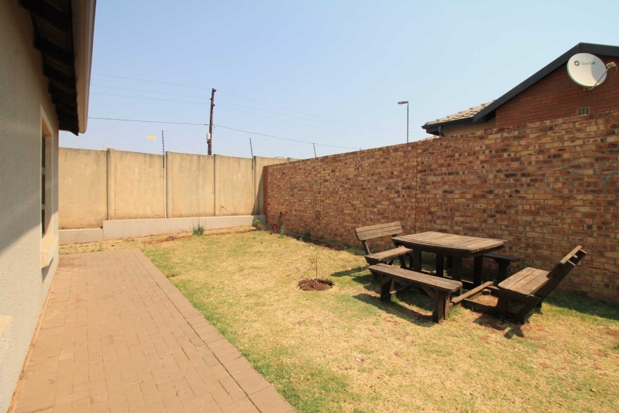 3 Bedroom Property for Sale in Clayville Gauteng
