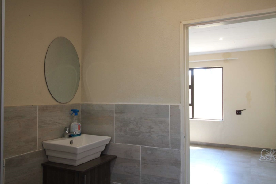 3 Bedroom Property for Sale in Clayville Gauteng