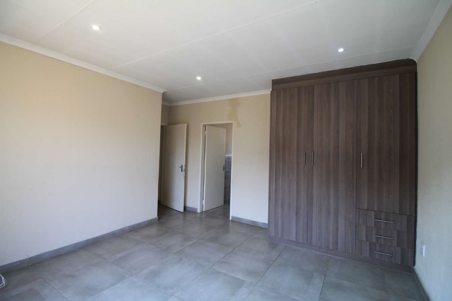 3 Bedroom Property for Sale in Clayville Gauteng