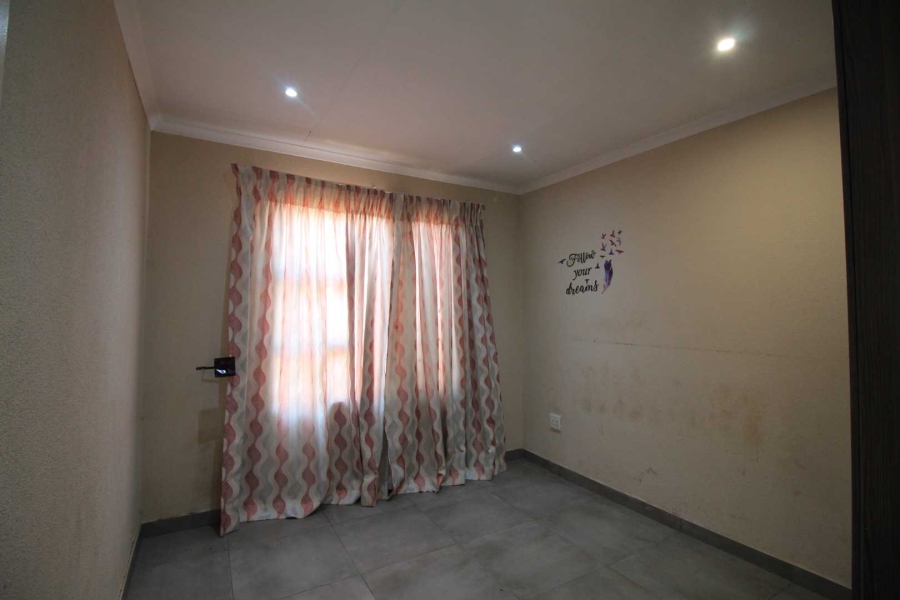 3 Bedroom Property for Sale in Clayville Gauteng