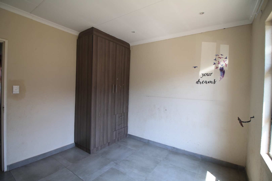 3 Bedroom Property for Sale in Clayville Gauteng
