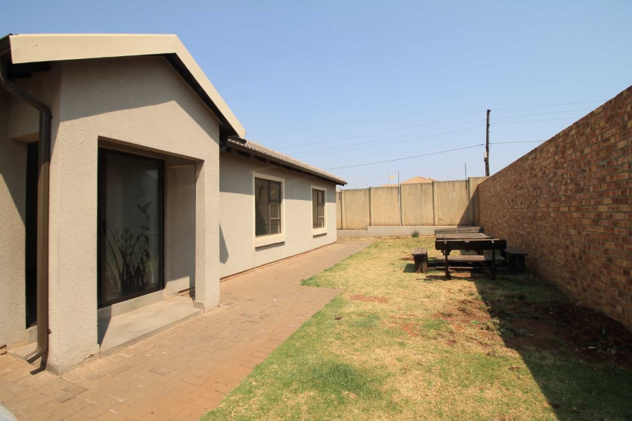 3 Bedroom Property for Sale in Clayville Gauteng