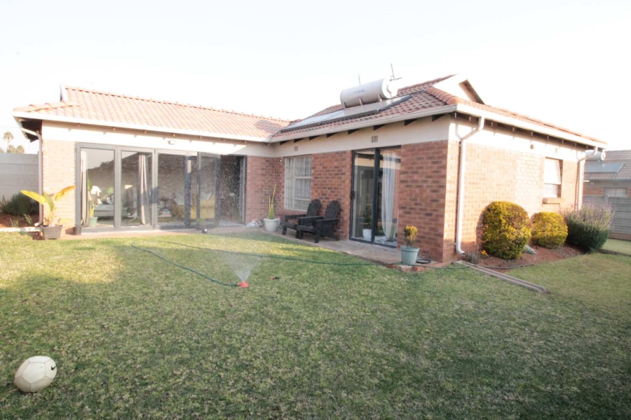 3 Bedroom Property for Sale in Clayville Gauteng