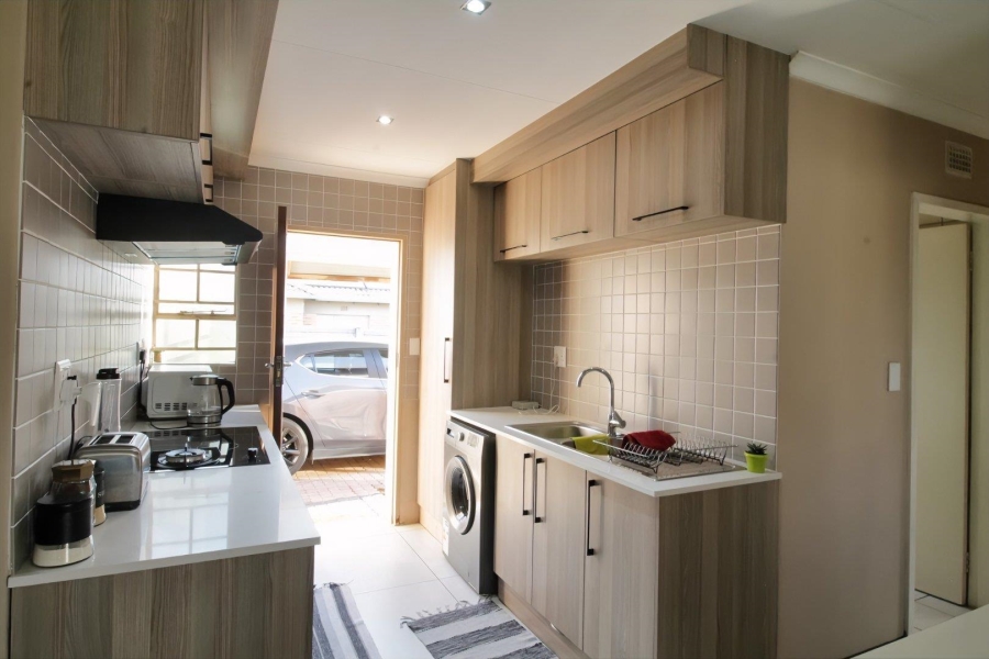 3 Bedroom Property for Sale in Clayville Gauteng