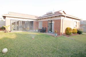3 Bedroom Property for Sale in Clayville Gauteng