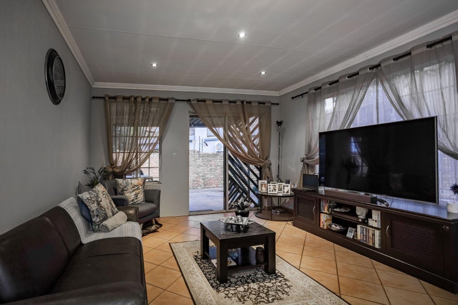 2 Bedroom Property for Sale in Highveld Gauteng