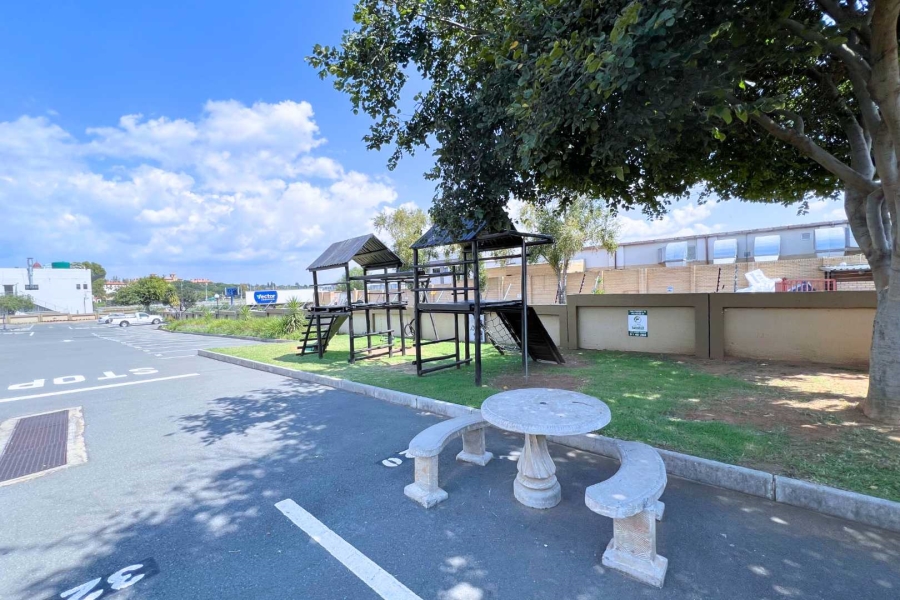 2 Bedroom Property for Sale in Lonehill Gauteng