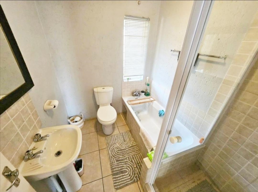 2 Bedroom Property for Sale in Klippoortje Gauteng