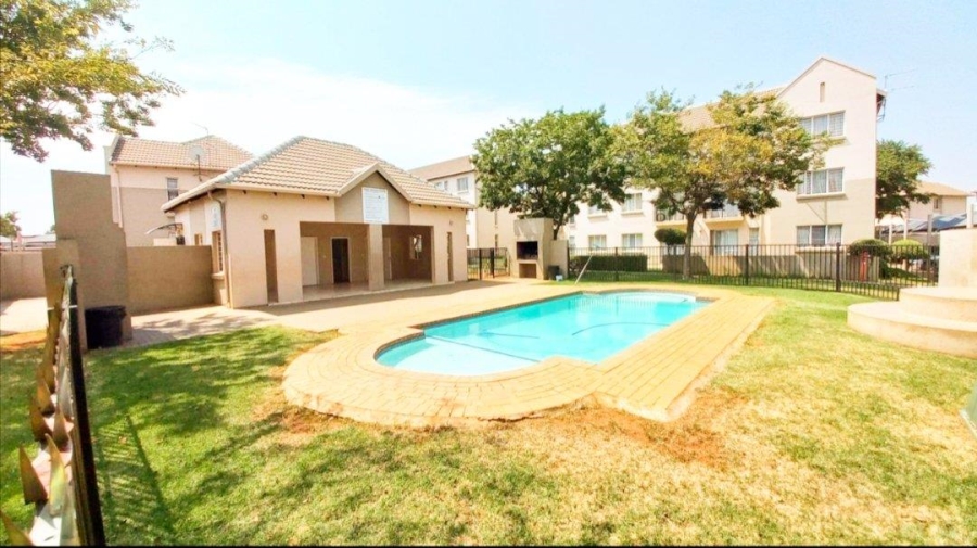 2 Bedroom Property for Sale in Klippoortje Gauteng