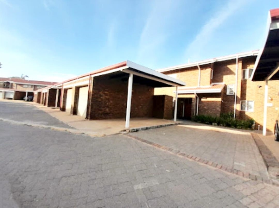 3 Bedroom Property for Sale in Clayville East Gauteng