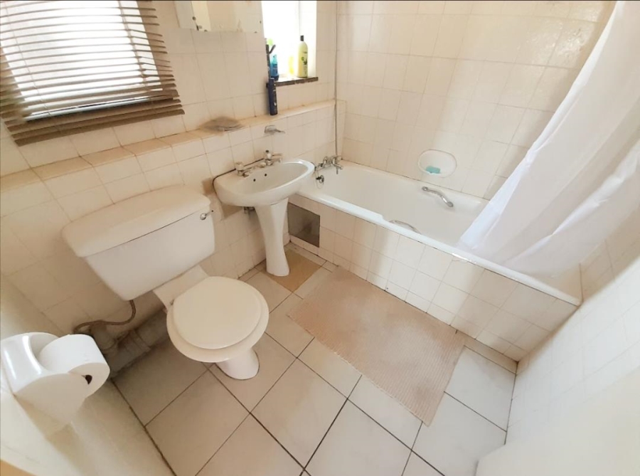 3 Bedroom Property for Sale in Clayville East Gauteng
