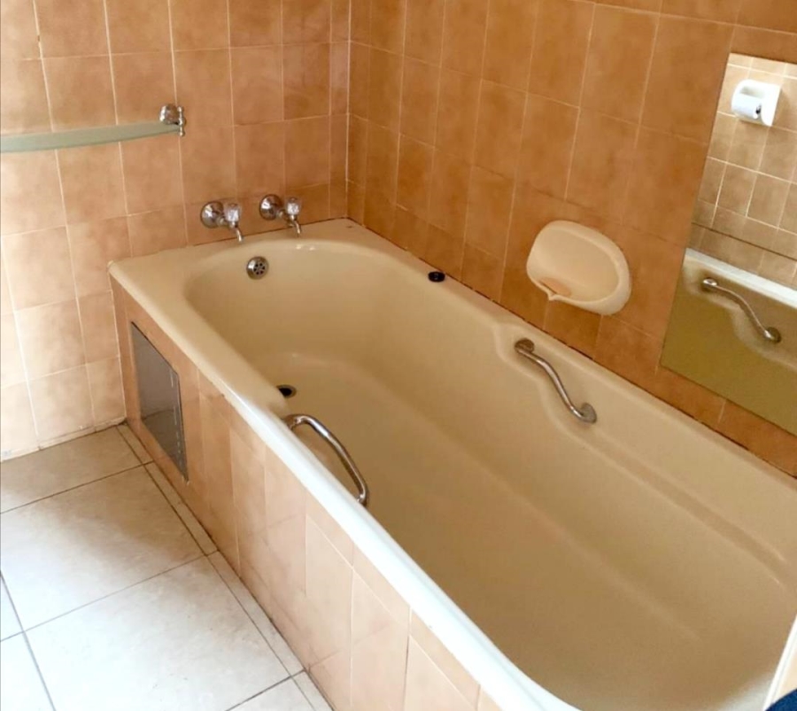 3 Bedroom Property for Sale in Clayville East Gauteng