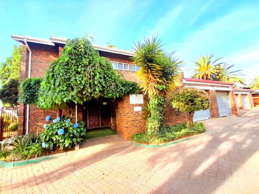 3 Bedroom Property for Sale in Clayville East Gauteng