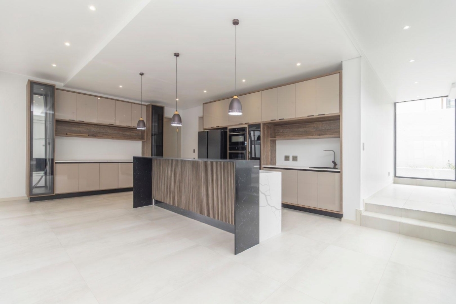 To Let 5 Bedroom Property for Rent in Waterfall Country Estate Gauteng