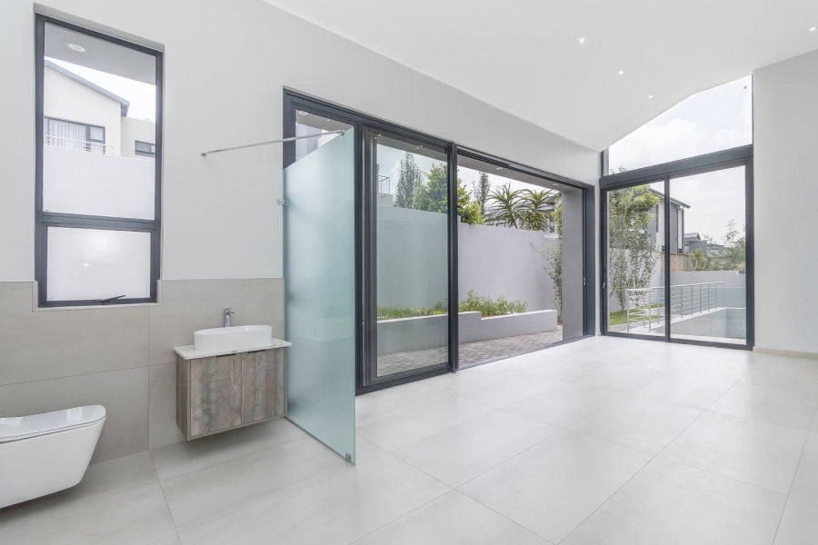 To Let 5 Bedroom Property for Rent in Waterfall Country Estate Gauteng