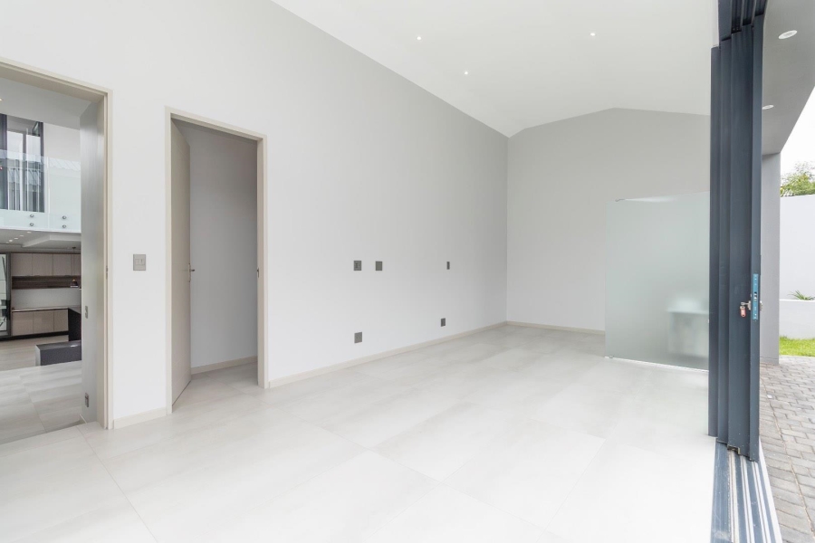 To Let 5 Bedroom Property for Rent in Waterfall Country Estate Gauteng