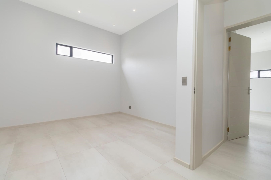 To Let 5 Bedroom Property for Rent in Waterfall Country Estate Gauteng