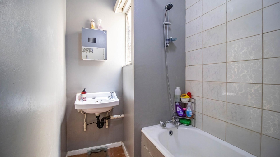 To Let 2 Bedroom Property for Rent in Morehill Gauteng