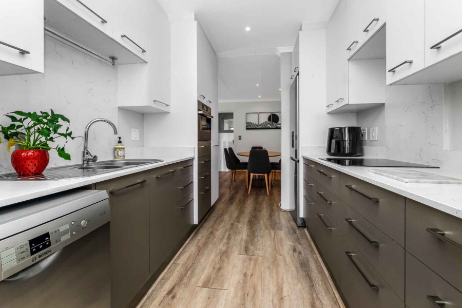 2 Bedroom Property for Sale in Lonehill Gauteng