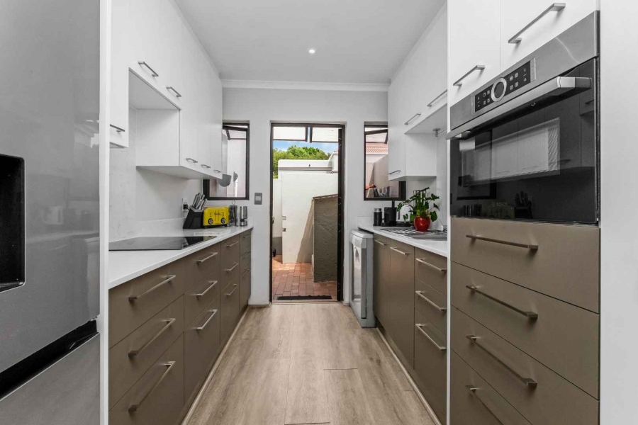 2 Bedroom Property for Sale in Lonehill Gauteng