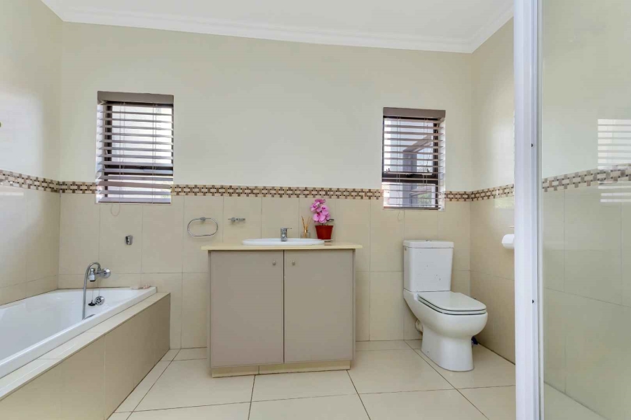 To Let 5 Bedroom Property for Rent in Dainfern Golf Estate Gauteng