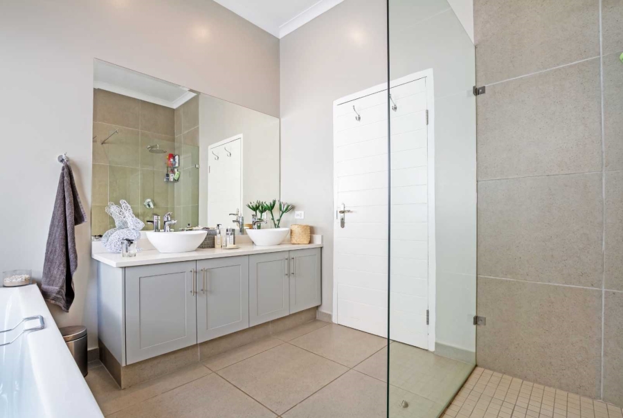 To Let 4 Bedroom Property for Rent in Dainfern Golf Estate Gauteng