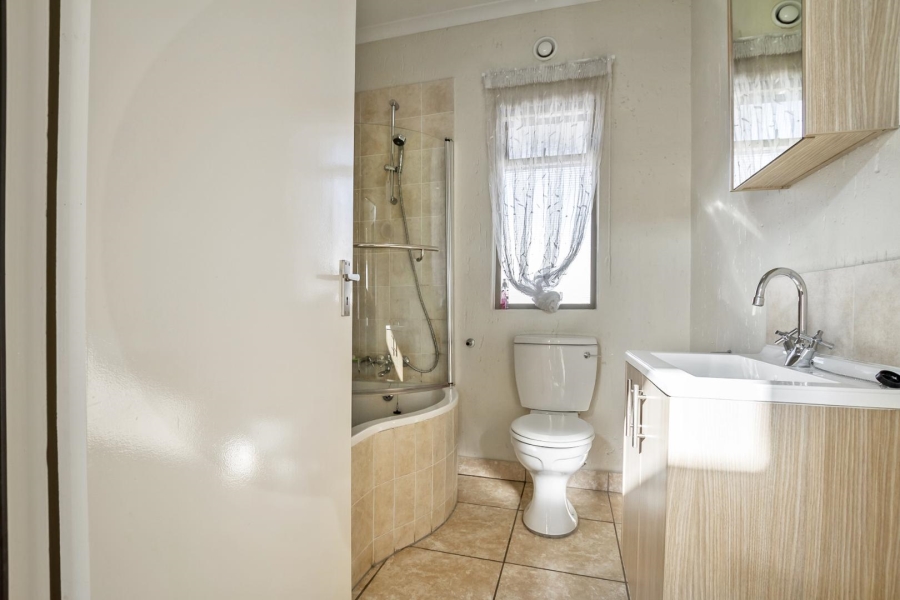 To Let 2 Bedroom Property for Rent in Lonehill Gauteng